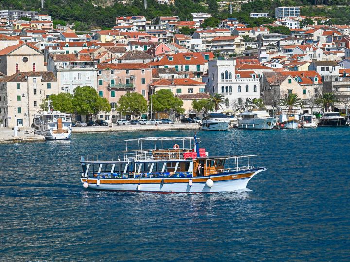 Tura Zalazak sunca  i večera sa Turist brodom - Makarska (Croatian)