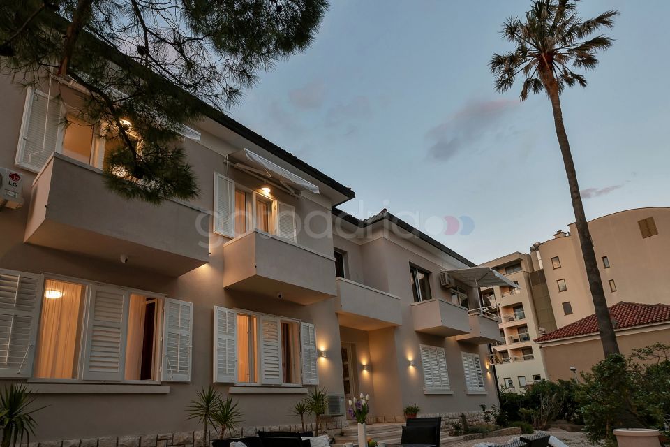 BeachFront Deluxe B&B II