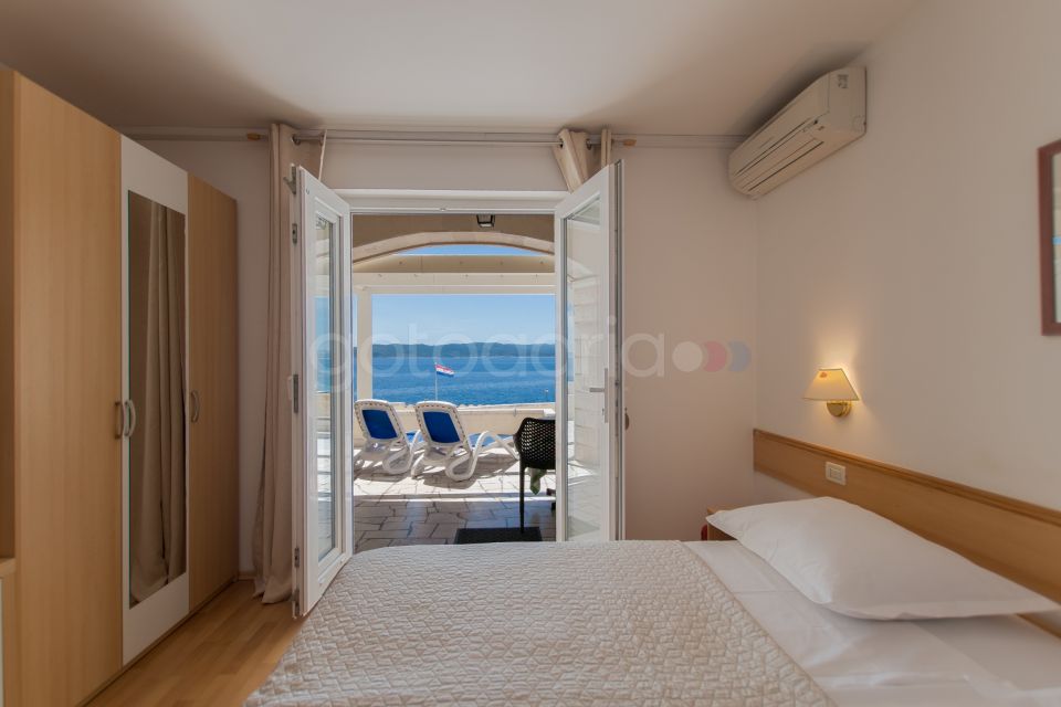 Ljubica III BeachFront Studio