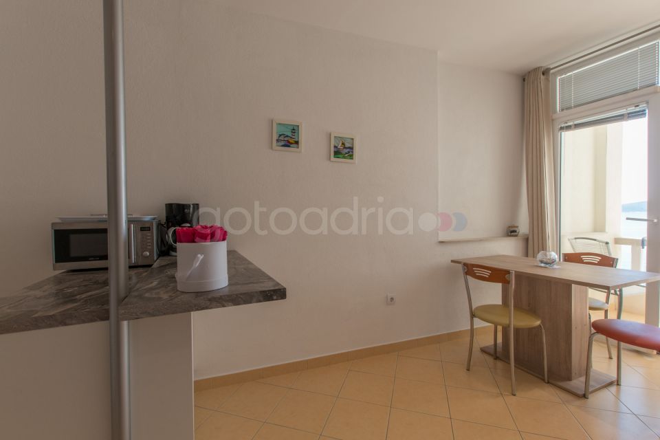 Ljubica VII BeachFront Studio