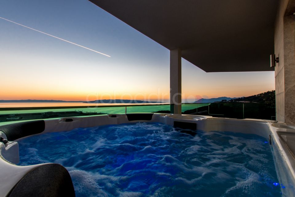 Penthouse with Hot Tub Big Blue