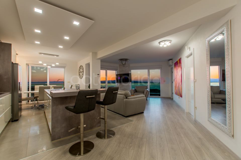 Penthouse with Hot Tub Big Blue