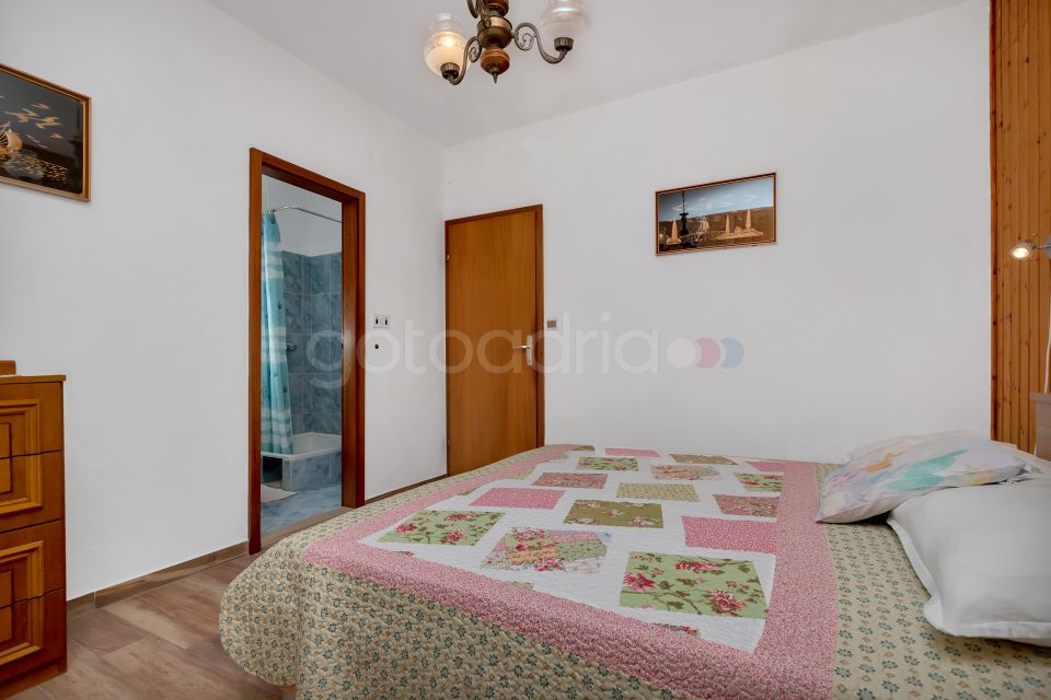 Apartman uz plazu Maria IV 