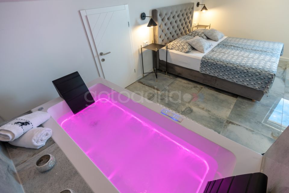 Rooftop Duplex + Whirlpool 