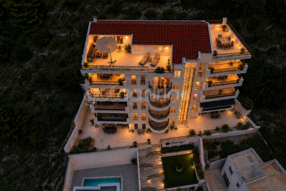 LuxuryAptInVilla•Smaragd•Pool