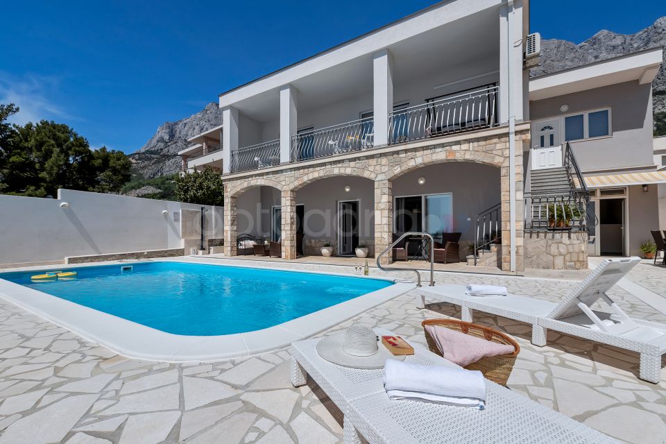 Villa Theos
