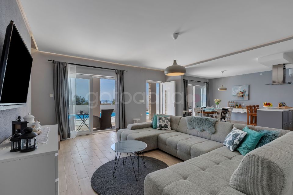 Villa Theos