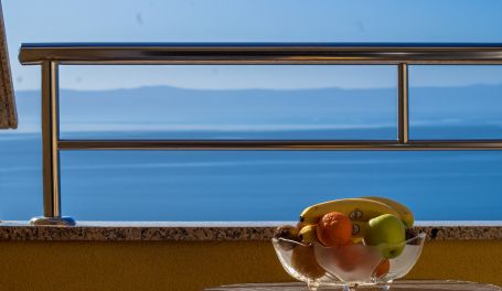 Zoe V R Sea View studio 