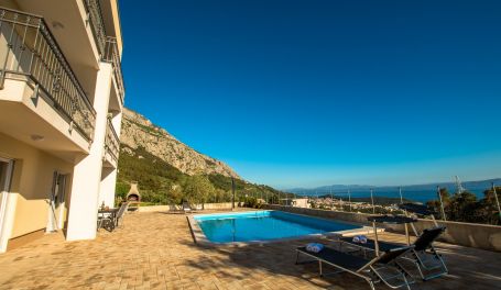 Apt with pool Matan II