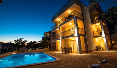 Apt with pool Matan II