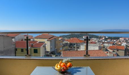 Seaview Apt Dammi V