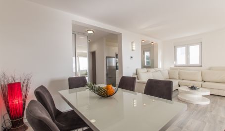 Seaview Apt Dammi V