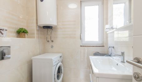 Seaview Apt Dammi V