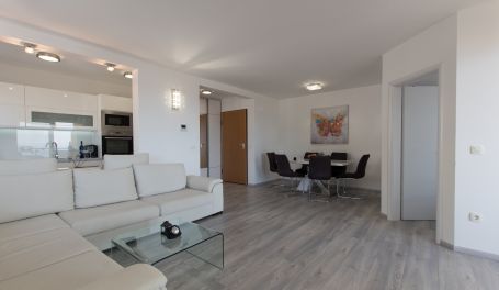 Seaview apt Dammi VIII