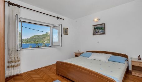 Seaview apartment Maria III