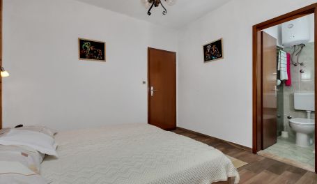 Apartman uz plazu Maria IV