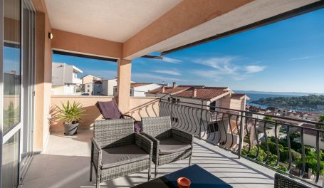 Rooftop Duplex with Whirlpool