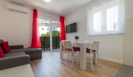 Apartman s balkonom Pezze III