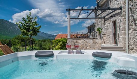 Villa Le Adria • Hot Tub • Free Beach Parking