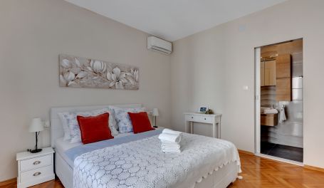 Villa Theos