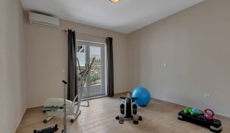Villa Theos