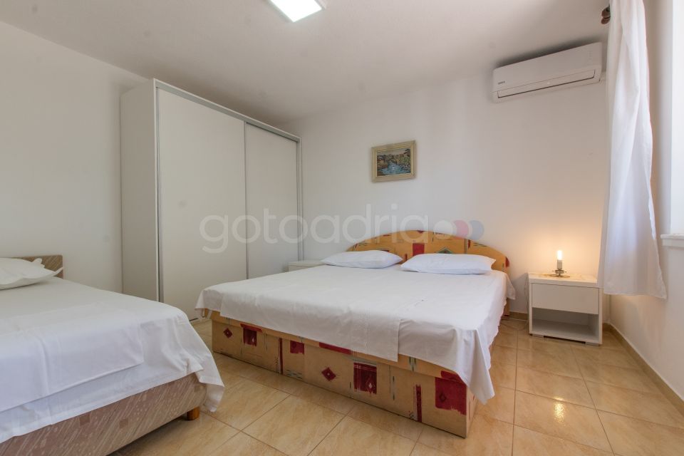 Apt near the beach Jagodia I