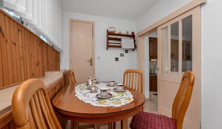 Apartman uz plazu Maria III 